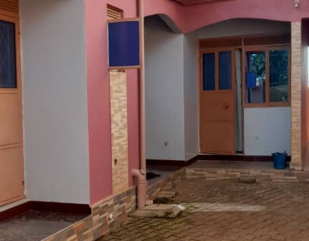Galaxy Hostel in Bugujju Near UCU Main Gate